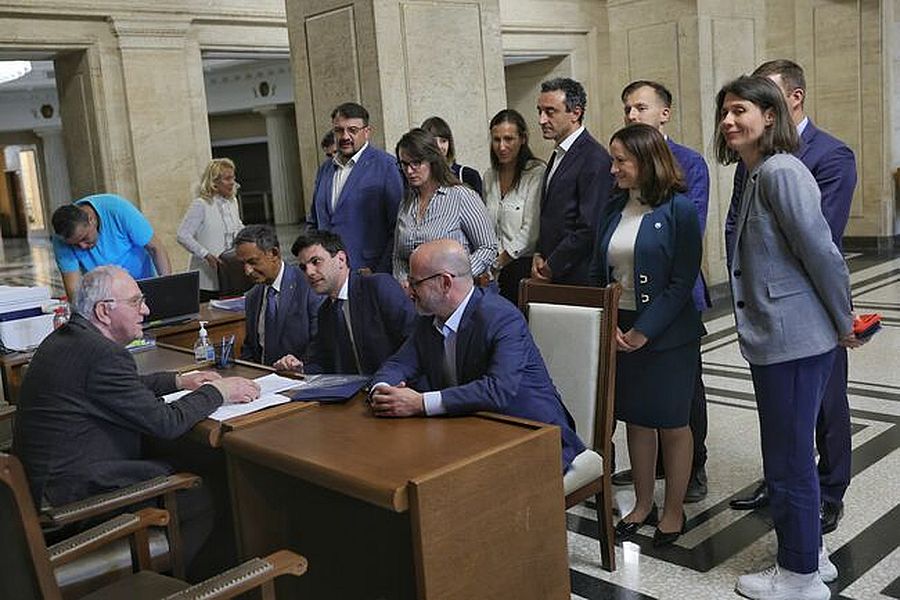 ПП-ДБ регистрира евролистата си, обяви водачите на кандидатдепутатските листи за НС