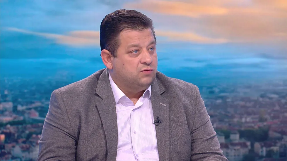 Марков за методите на Ивелин Михайлов: Той заключи депутати в хамбар и ги държа без телефони над 4 часа