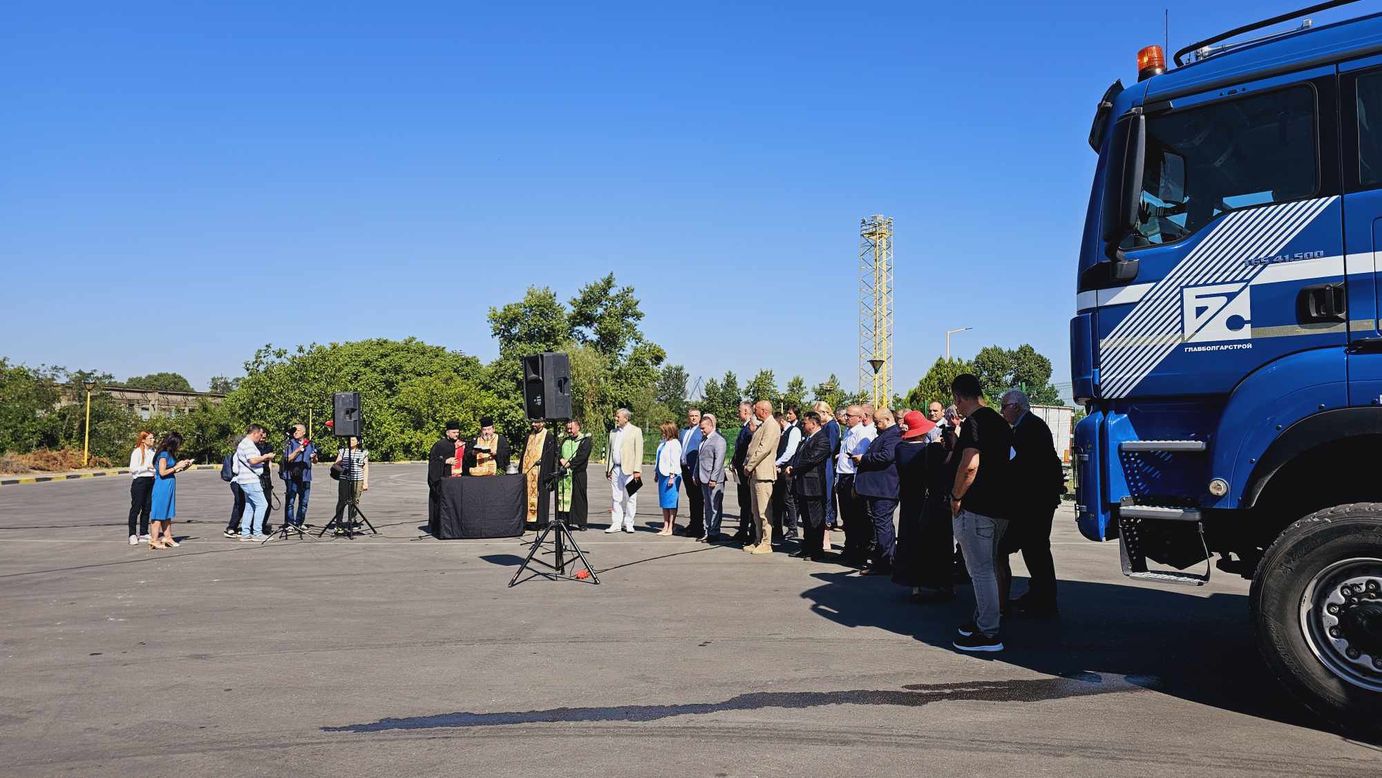 Румънска преводачка припадна от жегата на церемонията за старта на ремонта на Дунав мост