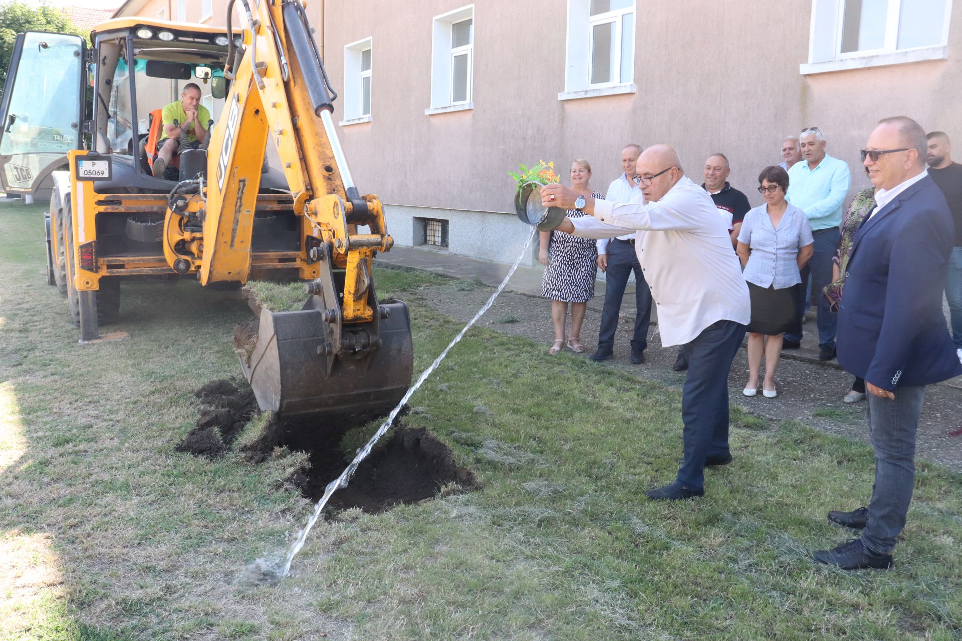 Първа копка сложи началото на изграждането на физкултурен салон в единственото средно училище в Сливо поле