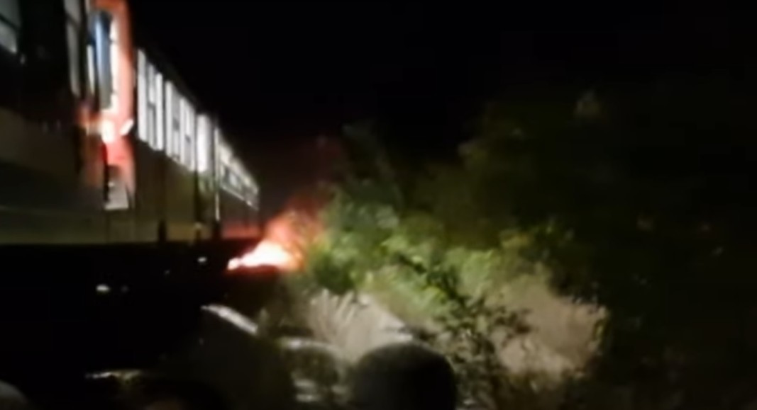 Запалил се е локомотив на влак по линията Пловдив - Варна