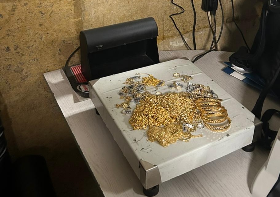 Жена се опита да пренесе през граница контрабандни златни бижута за над 100 000 лева