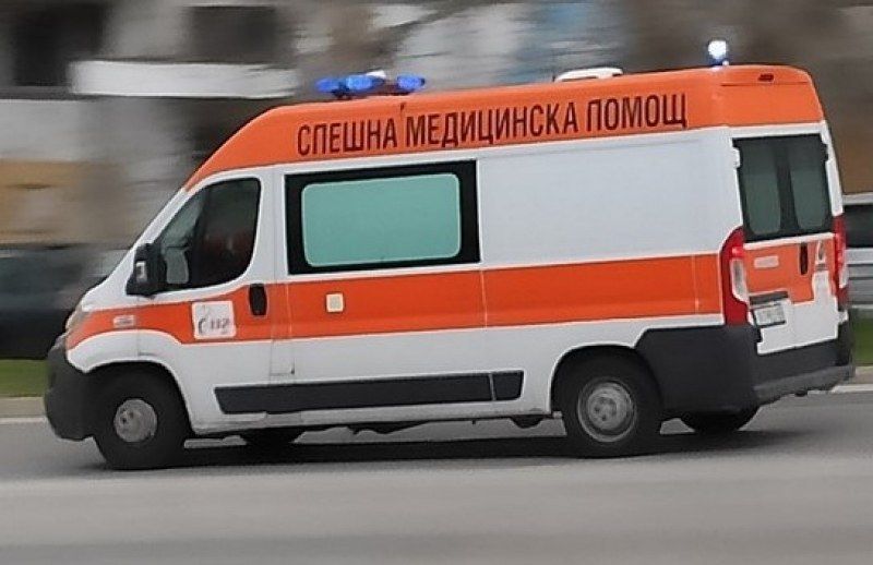 Кола прегази тригодишно момиченце