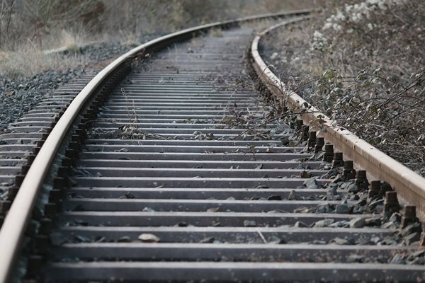 Двама мъже са убити от високоскоростен пътнически влак в Германия