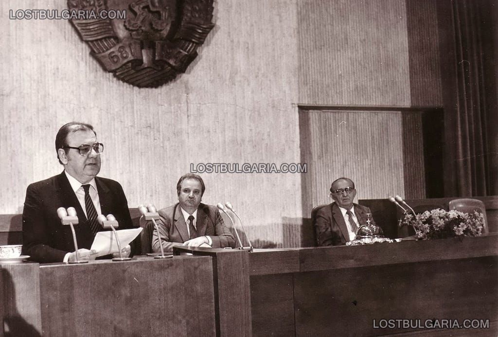 10 ноември 1989 г.: Как медиите в Европа отразяват последния ден на Тодор Живков във властта
