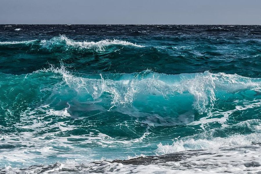 Туристическо корабче потъна в Червено море, 17 души се издирват