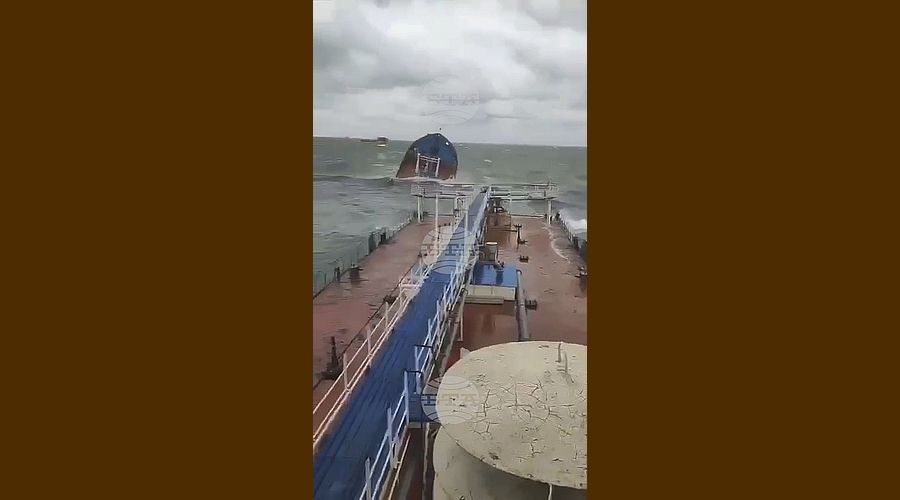 Два руски танкера с гориво претърпяха бедствие, застрашена ли е България от екокатастрофа?