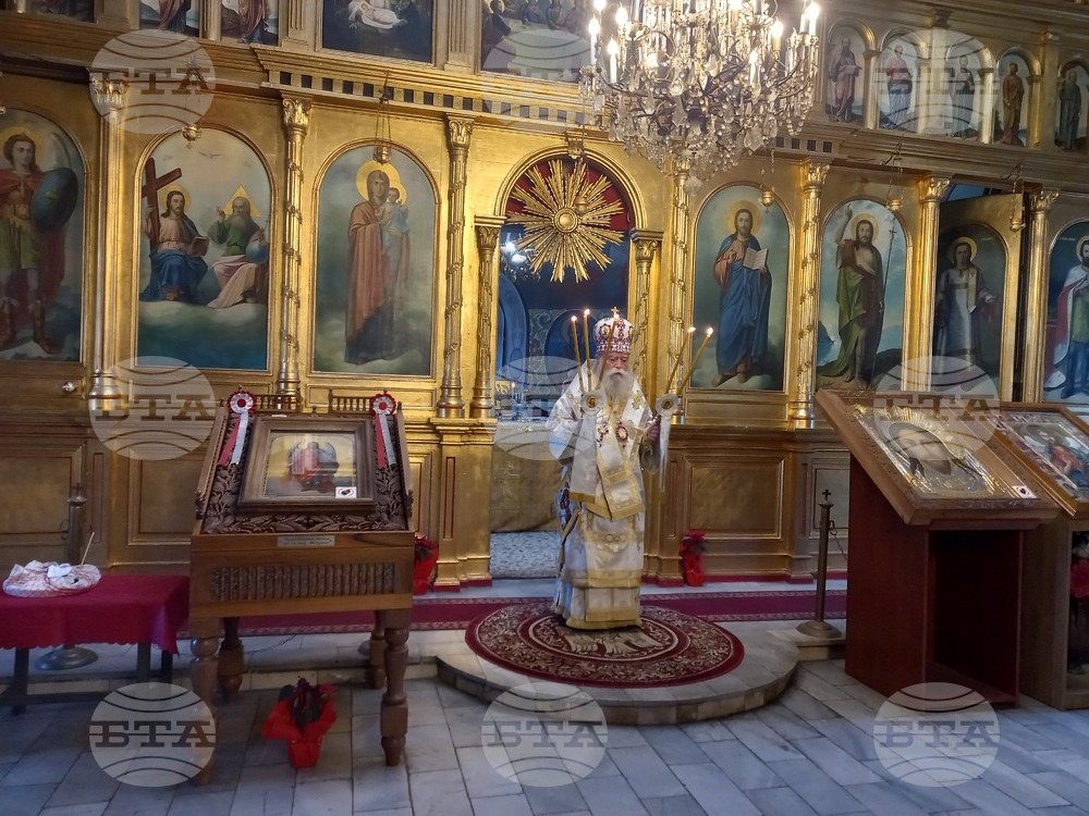 Ловчанският митрополит Гавриил: Богоявленската вода е най-святата