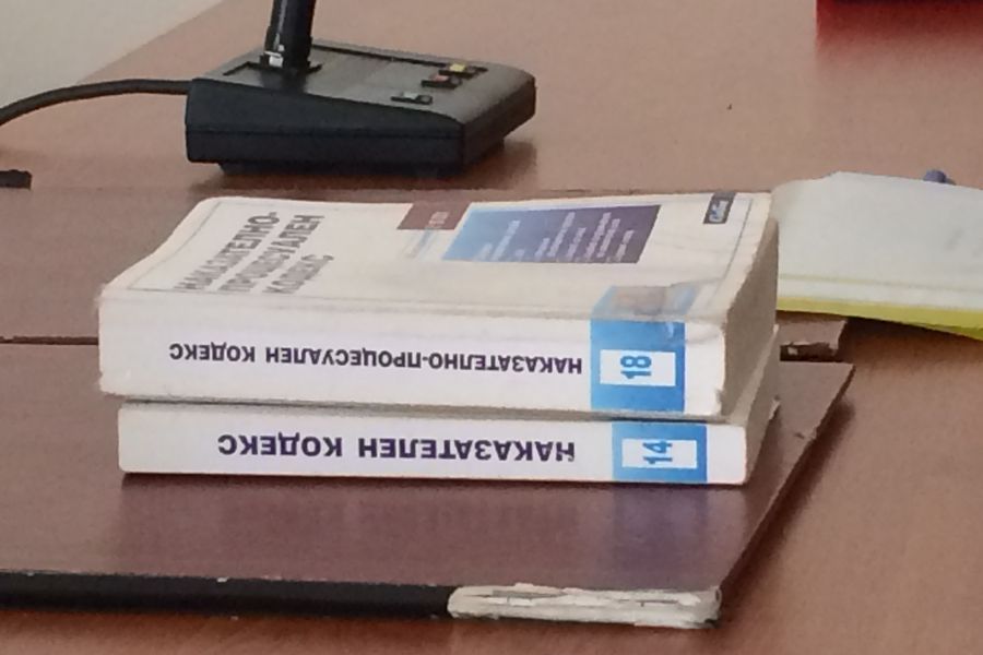 Затвор и глоби за двама души, изнудвали и заплашвали с убийство русенец