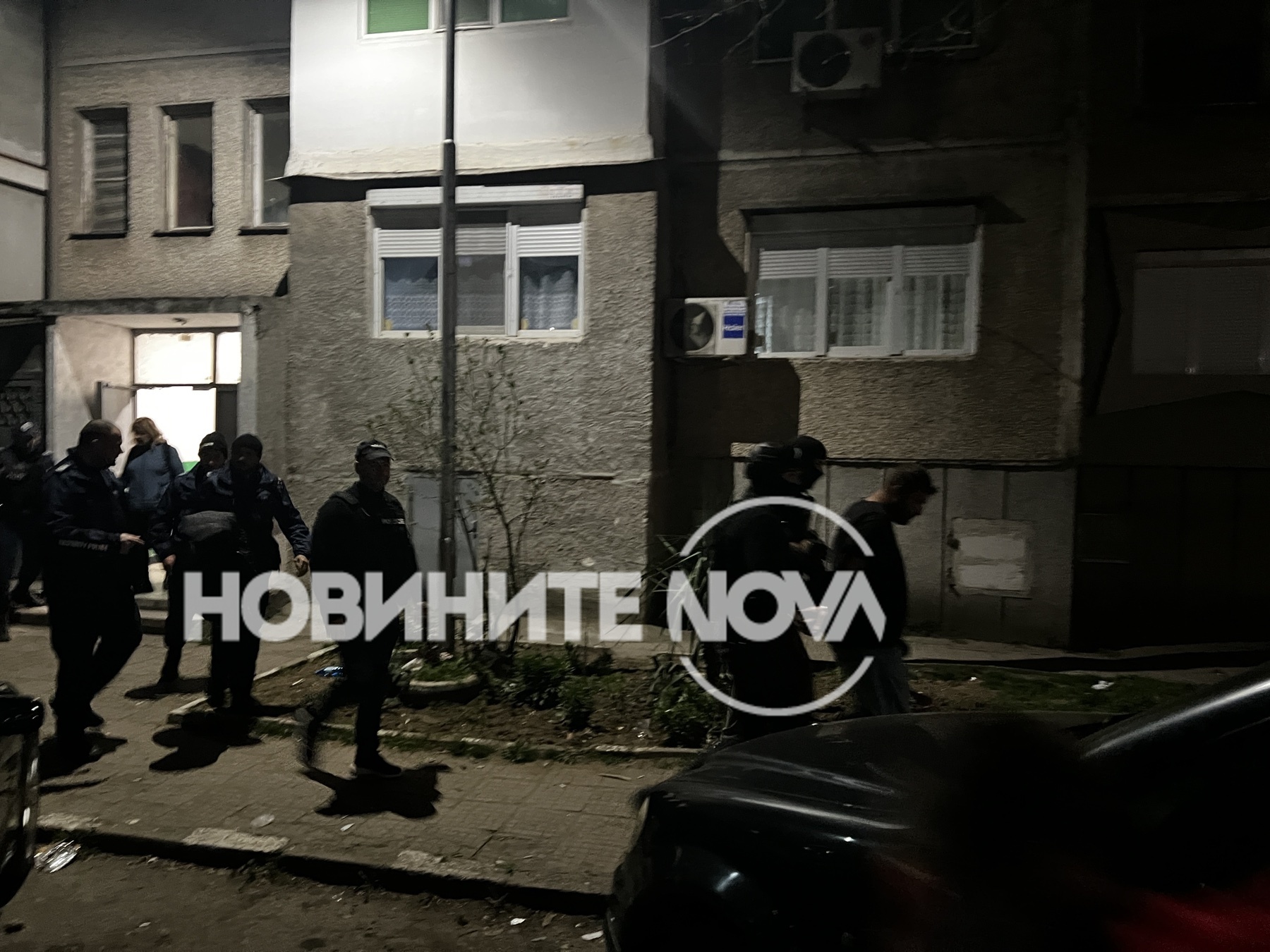 Агресивен мъж вдигна на крак полицията, след като изгони семейството си и се барикадира в апартамента