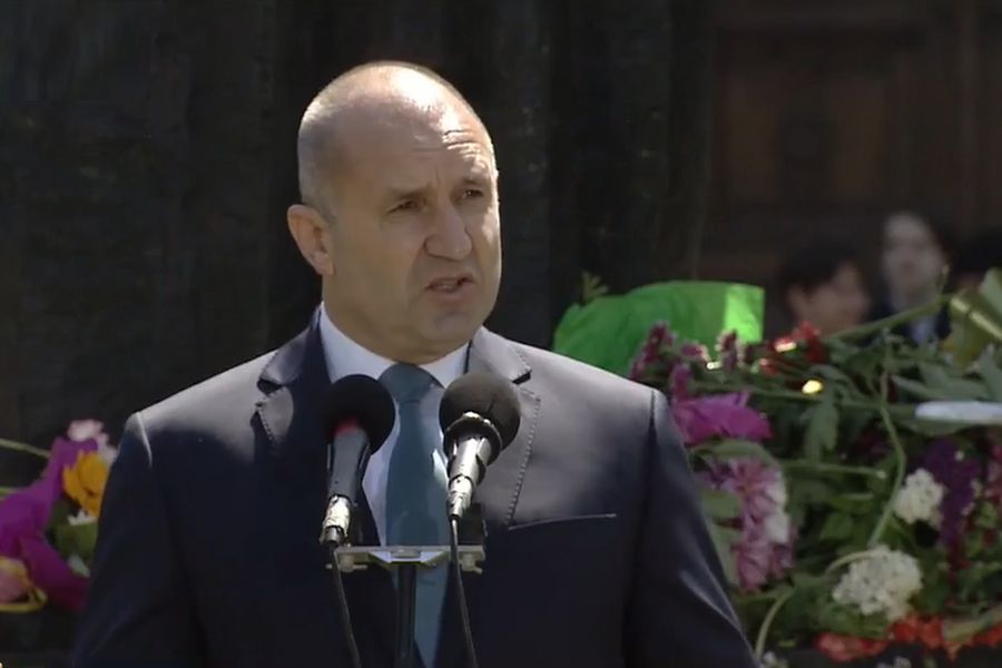 Радев: Ситуацията с кабинета е леко шизофренна, функциите му се изземат от двама партийни лидери - Борисов и Пеевски