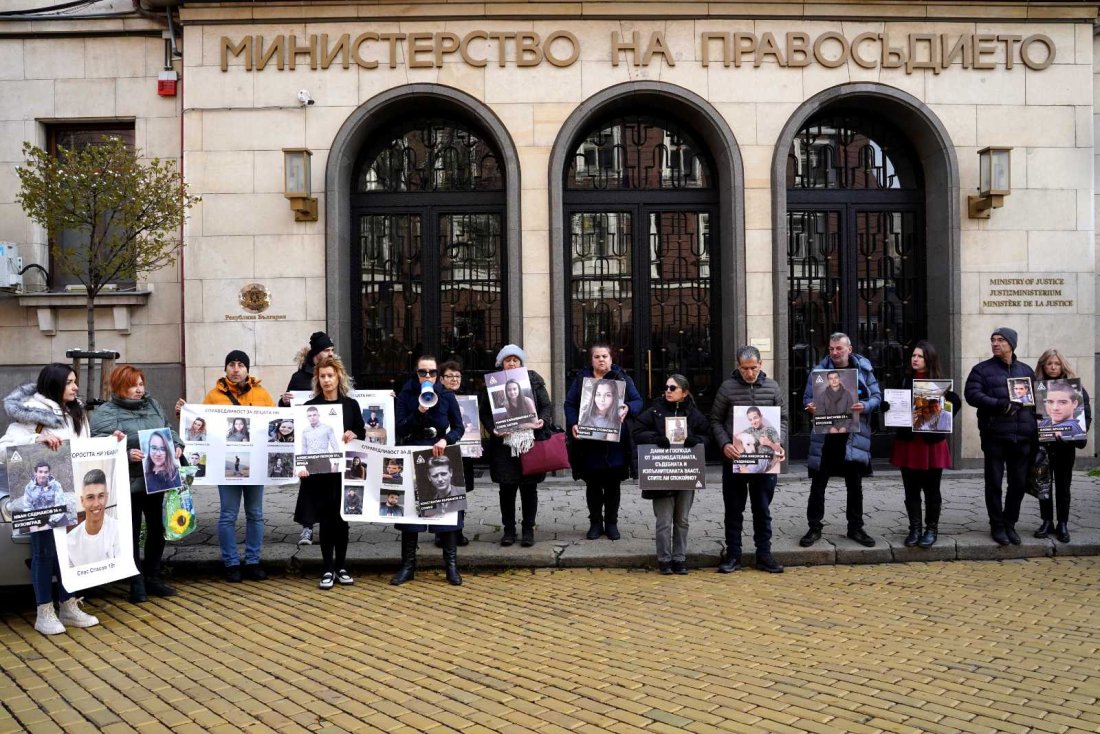 На пореден протест срещу войната по пътищата излязоха близки на пострадали при катастрофи