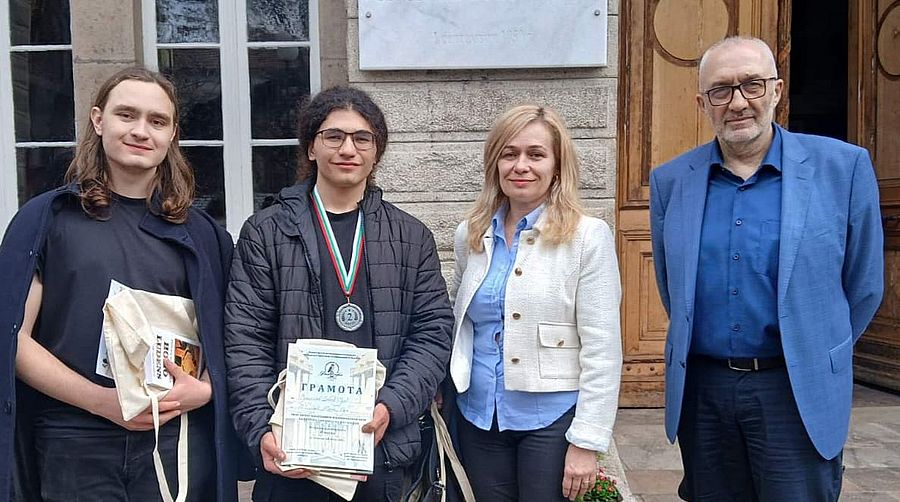 Възпитаник на русенската МГ представя България на международната олимпиада по философия в Италия