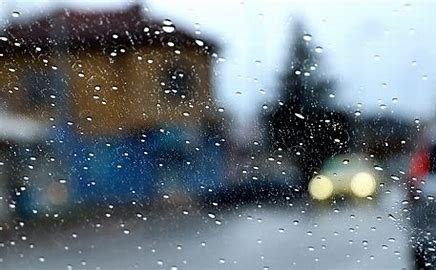 Времето в неделя: Облаци, дъжд, на места  гръмотевични бури