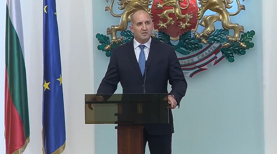 Румен Радев внася в парламента предложение за референдум за приемането на еврото