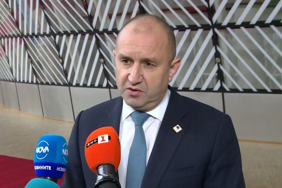 Радев избегна отговор на въпрос какво му е мнението за еврото, обвини управляващите, че не мислят за бедните