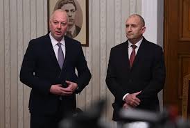 Премиер vs. президент: Радев и Желязков си размениха реплики за приемането на еврото