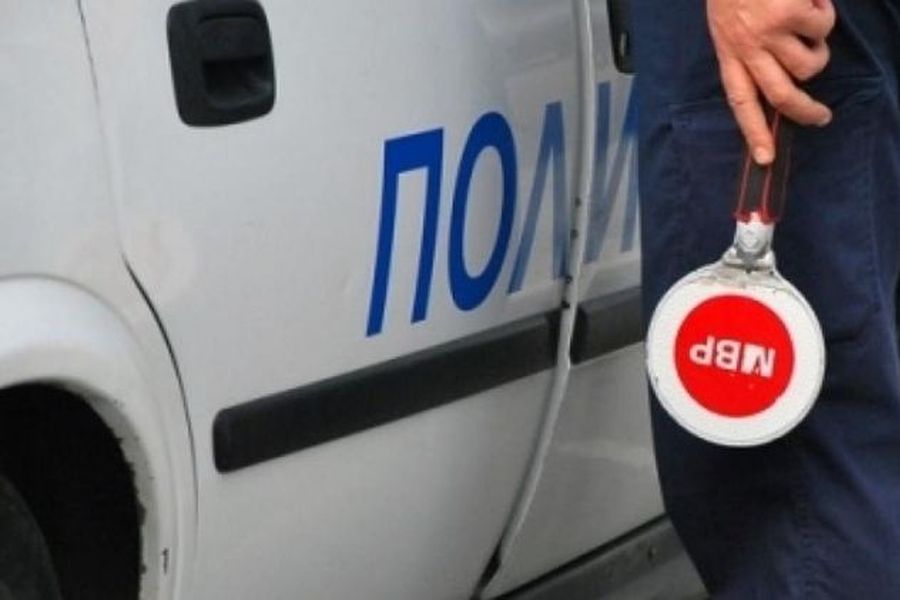 46-годишен загина, след като колата му се преобърна в насрещното