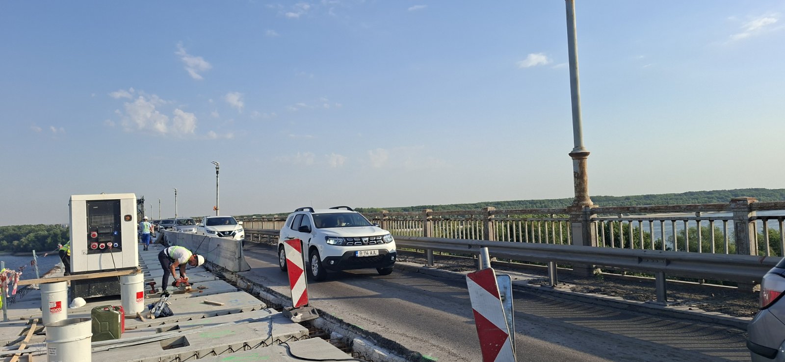 Аварирал тир блокира движението на Дунав мост рано тази сутрин