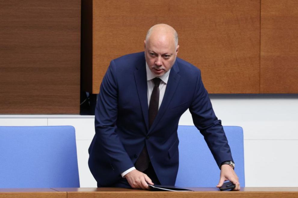 Гласуват четвъртия вот на недоверие към кабинета „Желязков“