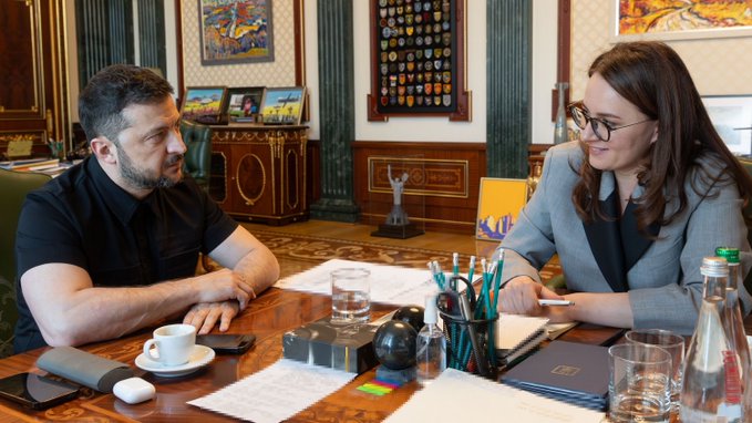 Зеленски с рокада по върховете - иска да смени премиера на Украйна