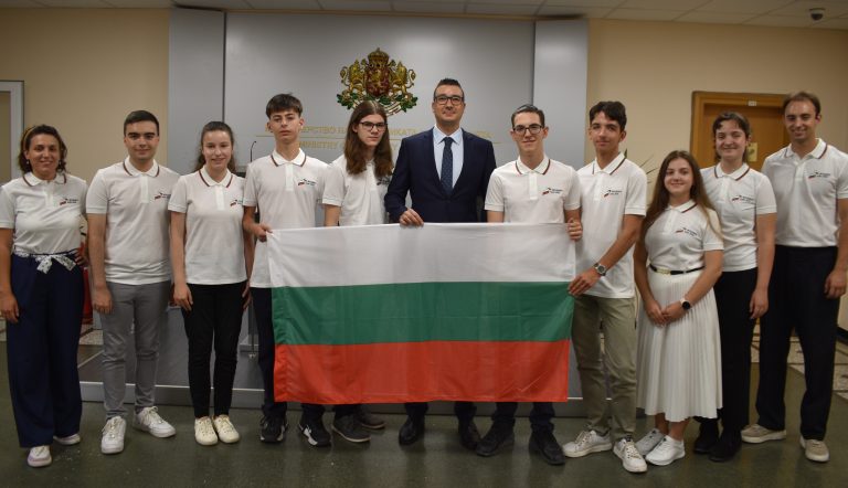 Деветокласник от Русе ще представя България на Международната олимпиада по изкуствен интелект в Пекин