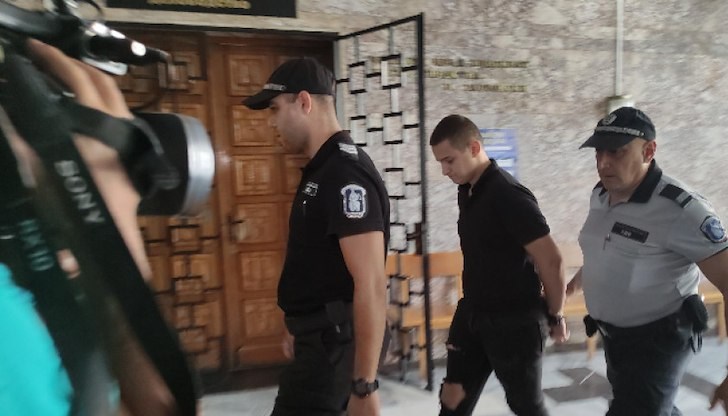 Апелативният съд във Велико Търново пусна под домашен арест от шофьора на колата, заради която стана побоят над полицейския шеф